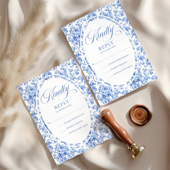 Pretty Blue Toile Roses Custom Wedding RSVP Card OSA Kort (Pretty Blue Toile Roses Custom Wedding RSVP Card

)