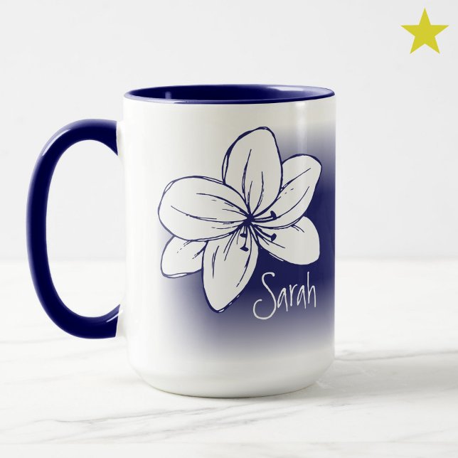 Pretty Blue White Flower Drawing Custom Name Mugg (Skapare uppladdad)