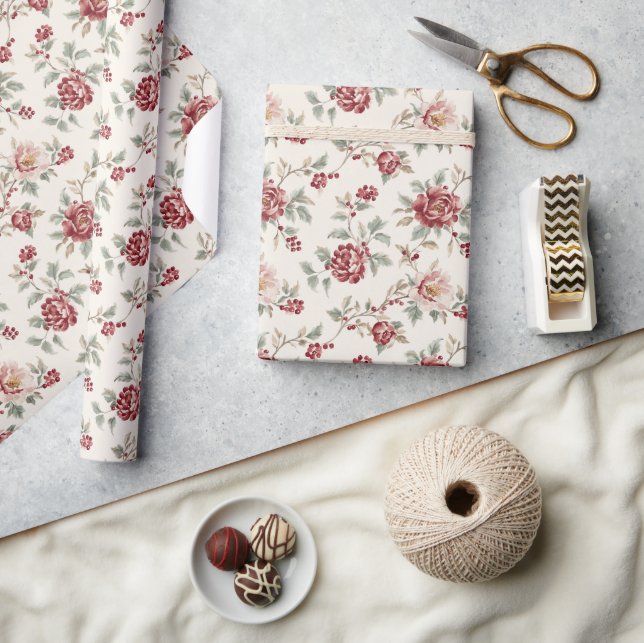 Pretty Chic Red Cream Floral Birthday Presentpapper (Hantverk)