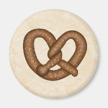 Pretzel med Beige Bkgd Magnet