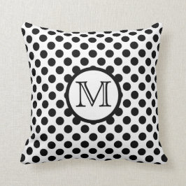 Pricker den svartvita polkaen för monogramen kudde