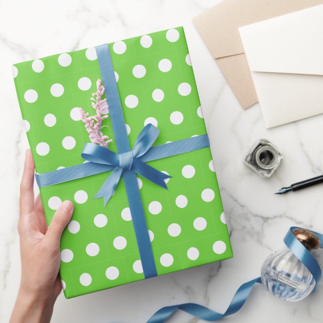 Prickig presentförpackning vit och grön presentpapper (Gifting)
