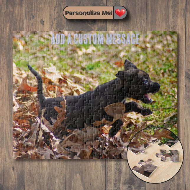 Prickig valp springer genom löv pussel (Brindle Puppy Runs Through Leaves Jigsaw Puzzle)