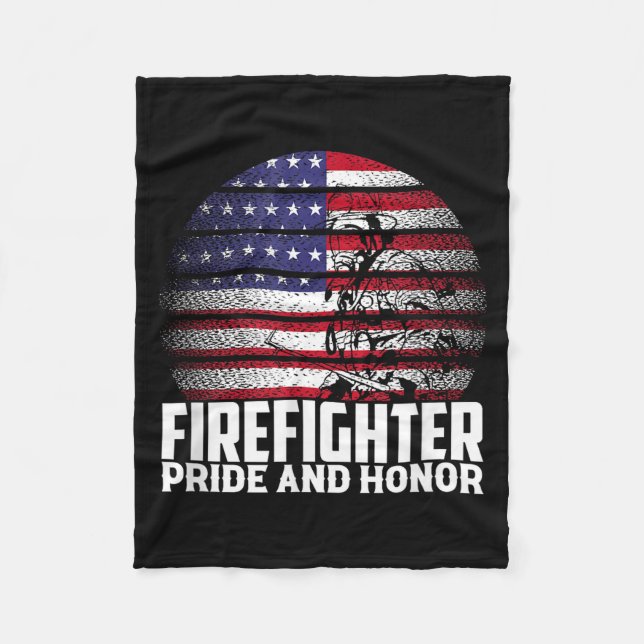 Pride And Honor Fireman Gift Proud Firefighter Quo Fleecefilt (Framsidan)