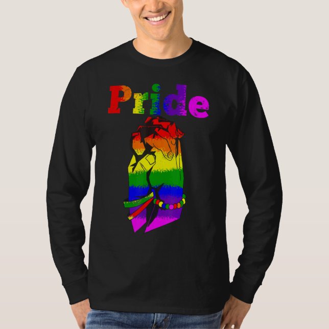 Pride månad Kärlek är Kärlek Rainbow Flagga proud  T Shirt (Framsida)