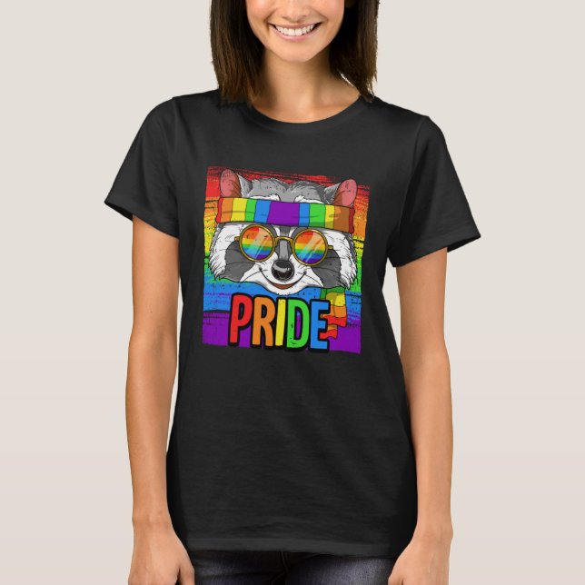 Pride Raccoon LGBTQ Rainbow Flagga Månad T Shirt (Framsida)