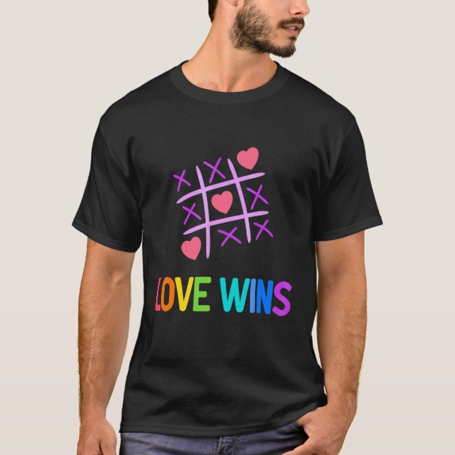 Pride Rainbow Flagga Wins Tic Tac Toe Lgbt Pri T Shirt (Framsida)