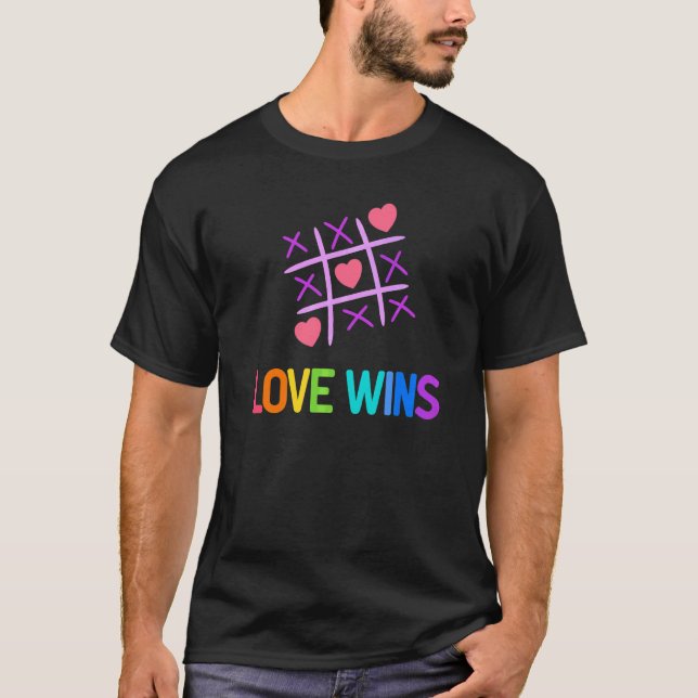 Pride Rainbow Flagga Wins Tic Tac Toe Lgbt Pri T Shirt (Framsida)