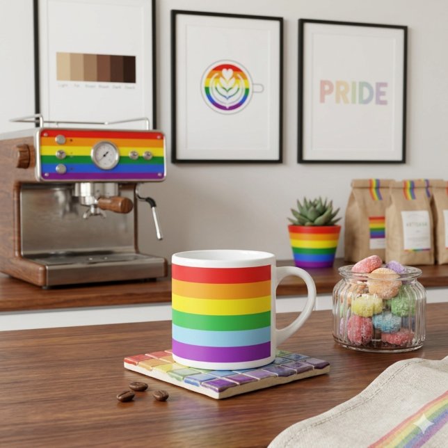 Pride Shot: Regnbågsflagga Espressomugg (Skapare uppladdad)