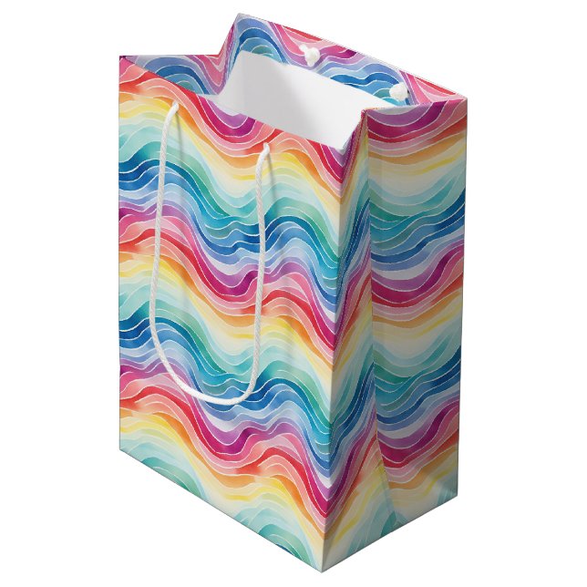 Pride Wavy Rainbow Stripes Pattern Wine, Small, (Framsidan Vinklad)