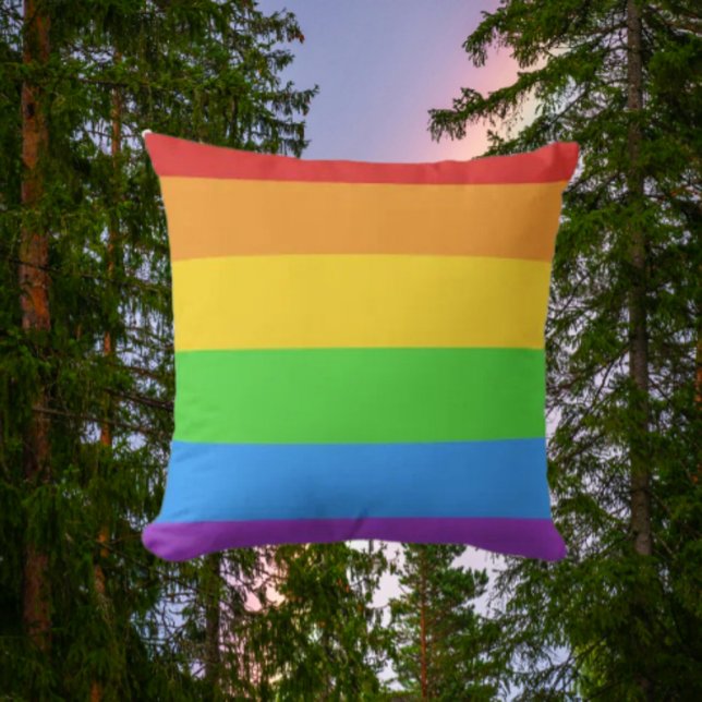 Prideful Lounge: Regnbågsflagga  Kudde (Skapare uppladdad)