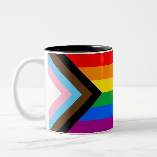 Pridet Flagga Coffee Mugg i HBT TQ+ Progress (Vänster)