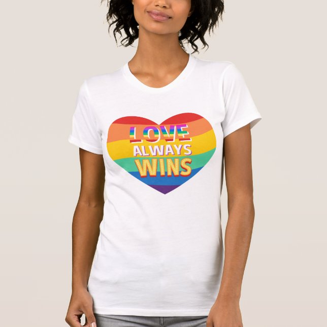 Pridet gay-kärlek vinner alltid. Rainbow färg. T T Shirt (Framsida)