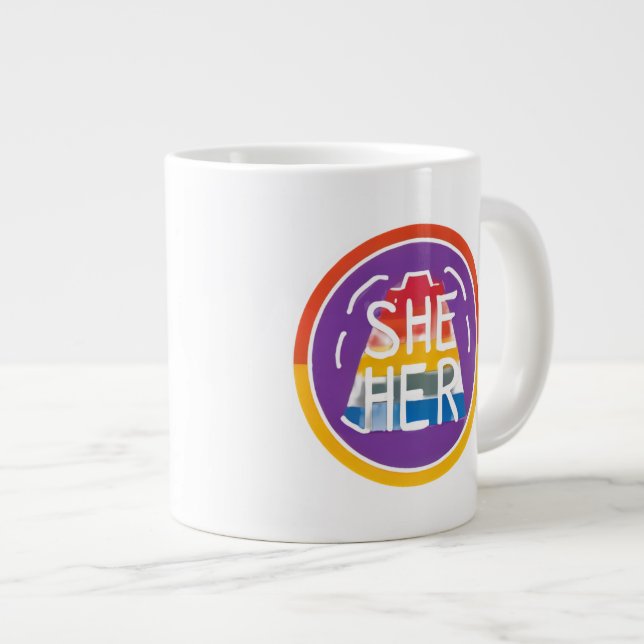PRIDET HON/HER Pronoun Rainbow Circle Jumbo Mugg (Framsida höger)