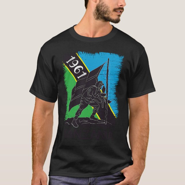 Pridet Kili Mountain Flagga Hoisting T Shirt (Framsida)