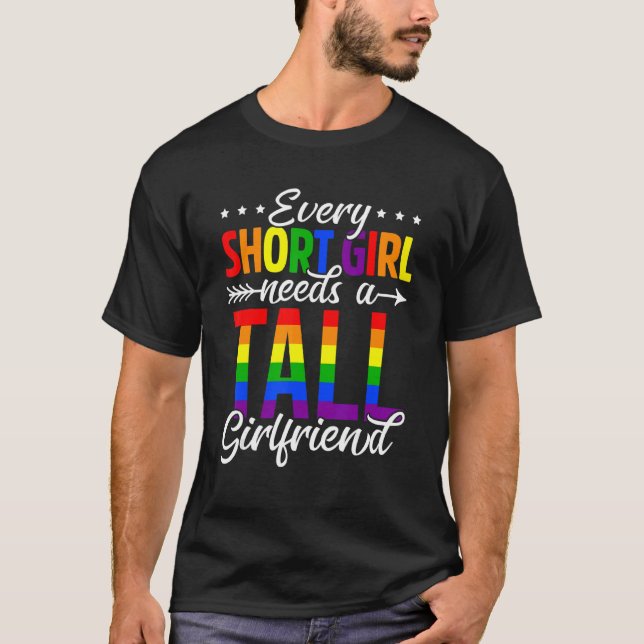 Pridet Rainbow Lgbt Varje Kort Girl behöver en tal T Shirt (Framsida)