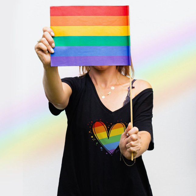 Pridet Rainbow LGBTQ Girls Basic-Mörk T-Shirt (Skapare uppladdad)