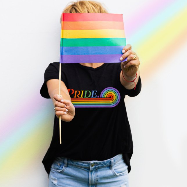 Pridet Rainbow LGBTQ Girls Basic-Mörk T-Shirt (Skapare uppladdad)