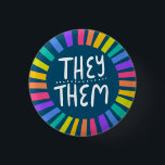 PRIDET "THEY"/"THEM Pronounouns Rainbow Handletter Knapp<br><div class="desc">Anpassa med den här coolan. Gör en underbar gåva! Du kan anpassa den,  ändra färgen i bakgrunden och även lägga till text. Kolla min butik för mycket mer färg och mönster! Säg till om du vill ha nåt anpassningsbar också.</div>