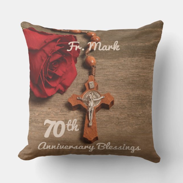 Priest 70:e ordination Anniury Ro och Rosary Kudde (Framsida)