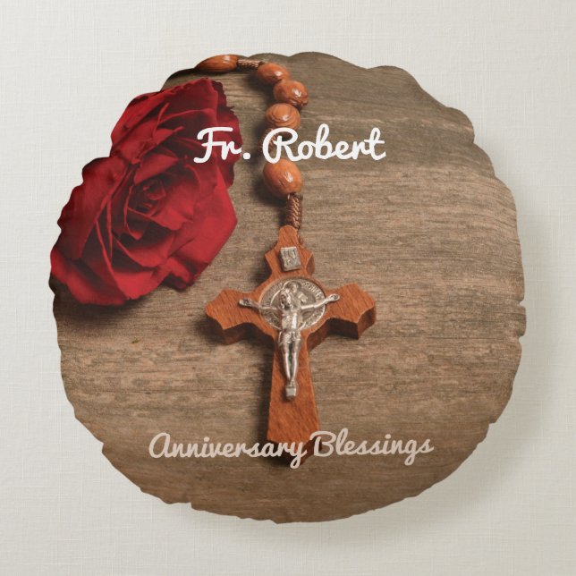 Priest Ordination-årsdagen Röd ros och Rosary Rund Kudde (Framsidan)
