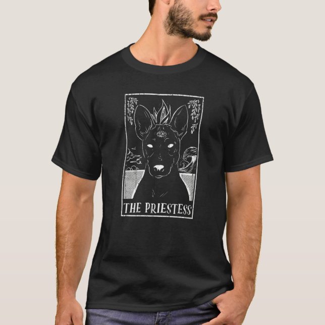 Priestess Hund Basenji Tarot Card Pagan Goblincore T Shirt (Framsida)