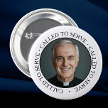 Priesthood Ordination Pastor Priest Collar Knapp<br><div class="desc">Perfekten för Priesthood Söndag, koalitionsdagar eller tillfälle som hedrar präster, tjänar detta som en meningsfull symbol för uppskattning och respekt för dem som ägnar sina liv åt att tjäna Kristus och hans kyrka. Den vita bakgrunden ser till att prästen förblir kontaktpunkten och skapar den här stilen ett mångsidigt tillbehör för...</div>