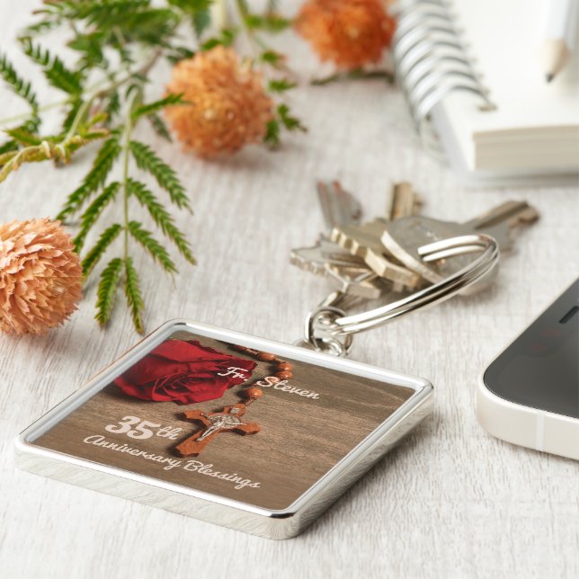 Priests 35e Ordination Årsdag Ro och Rosary Fyrkantig Silverfärgad Nyckelring (Sidan)