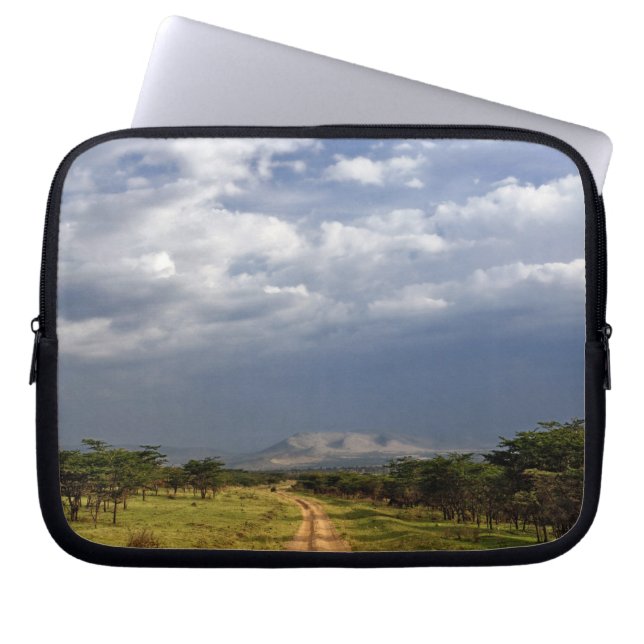 Primitiv grusväg tvärs över den norra laptop sleeve (Framsidan)