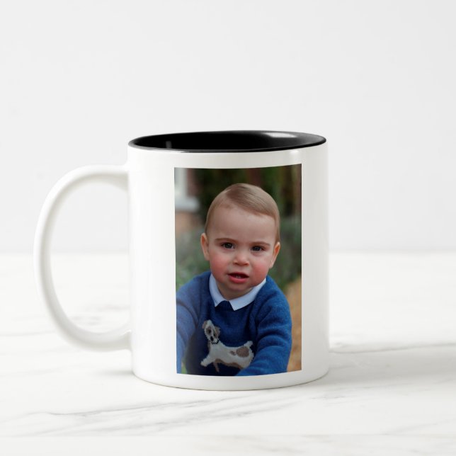 Prince Louis firar 1:a födelsedag Två-Tonad Mugg (Vänster)