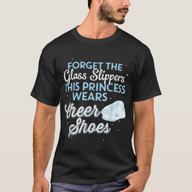 Princess Wears Cheer Shoes T Shirt (Framsida)