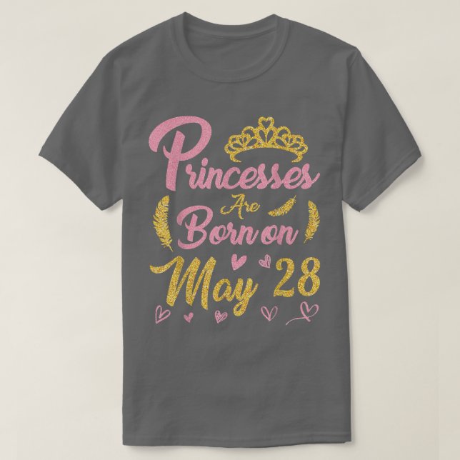 Princesses Are Born On May 28 Happy Birthday Me Yo T Shirt (Design framsida)