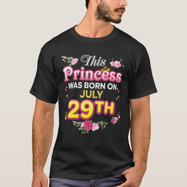 Prinsessan föddes den 29 juli 2999 Lycklig T Shirt (Framsida)