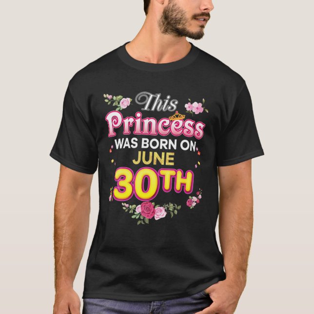 Prinsessan föddes den 30 juni 30 Lycklig T Shirt (Framsida)