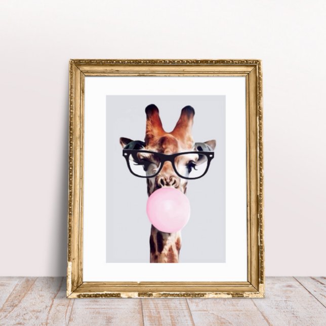 Prinsessan Giraffe blåser rosa bubbelgum Fototryck (Skapare uppladdad)