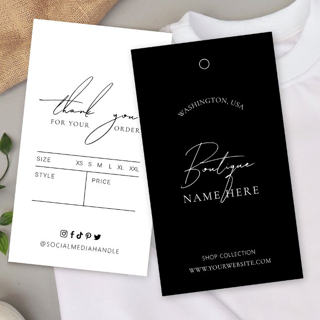 Pris etikett för svartvit Märkre med minimal beklä Visitkort (Minimalist black and white clothing product hang tag with trendy script font and sizing table)