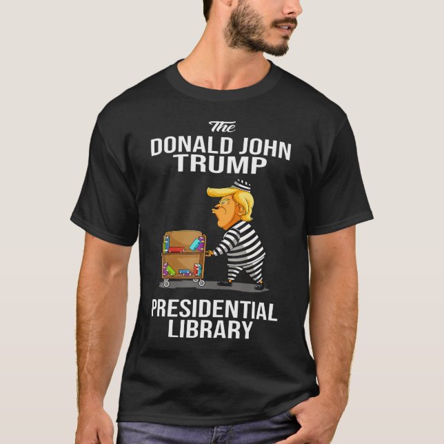 Prison Trump Presidenten Bibliotek Funny Anti T Shirt (Framsida)