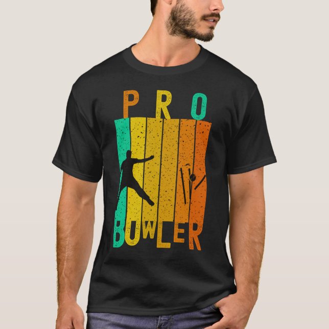 PRO BOWLAREARE CRICKET PLAYER- CRICKET ÄLSKARE T SHIRT (Framsida)