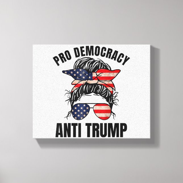 Pro Democracy - Anti Trump Messy Bun American Flag Canvastryck (Framsida)
