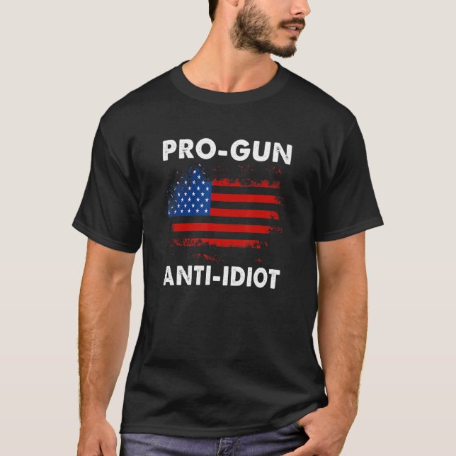 Pro Gun Anti Idiot Sarkastic Pun 1 T Shirt (Framsida)