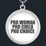 Pro kvinnabarn & primat silverpläterat halsband<br><div class="desc">Jag pro primat för förmiddag och jag stöttar kvinnor gör rakt till deras egna beslut.</div>