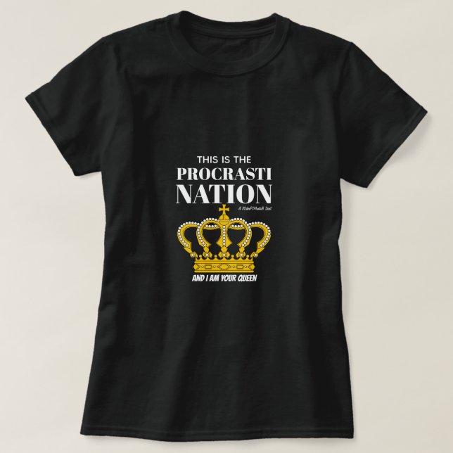 Procrastination (drottning) - A MisterP/MartaB Shi T Shirt (Design framsida)