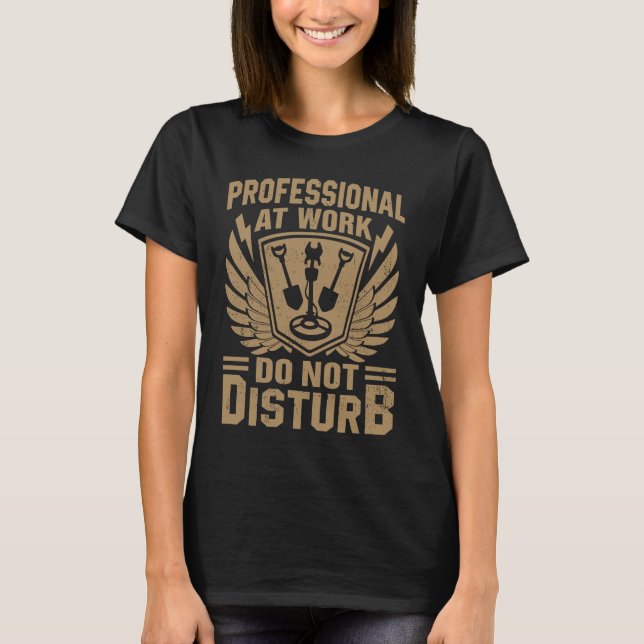 Professional At Work Do Not Disturb T Shirt (Framsida)