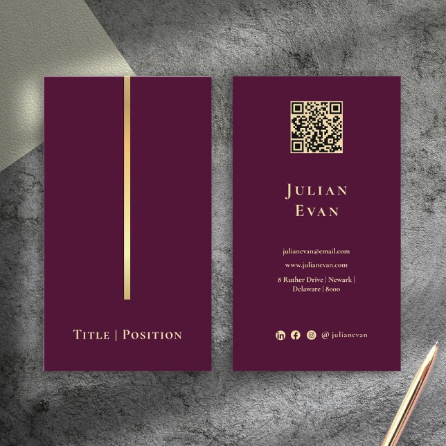 Professional Elegant Burgundy Wine & Gold Qr code Visitkort (Professional Elegant Burgundy Wine & Gold Qr code Business Card)