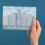 Professionell Adress Byt modern Office-Flytta Vykort<br><div class="desc">Våra kontor har flyttat till ett nytt byggnad,  var snäll och uppdatera adress bok. Anpassa baksidan av det här vykortet för flytta av professionell med företagsinformation om anpassningsbarna för alla dina affärskontakter och kunder. En modern stad som bygger skyline teckning för ditt företag,  adress,  ändringsmeddelanden.</div>