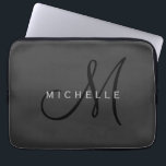 Professionell Black Monogram Grått Ditt namn Laptop Fodral<br><div class="desc">Vanliga,  minimalistiska,  moderna utformningar. De är enkla,  attraktiva,  unika.</div>