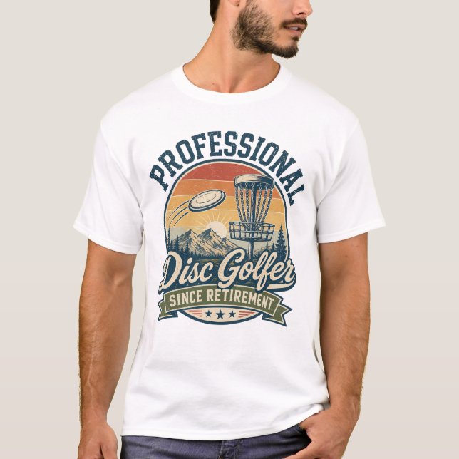 Professionell Discgolfare Sedan Pensionering  T Shirt (Framsida)