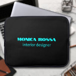 Professionell Enkel modern Neon Blue Black Laptop Fodral<br><div class="desc">Minimalistisk Clean Black Soli Färg-bakgrund och Neon Blue-modernt teckensnitt laptop sleeve. Anpassa för din anpassningsbars använda. Klassisk design | Elegant | Trendig Färg | Snyggt och Mode | Professionell Business Design</div>