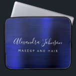 Professionell för marin blå metall, monogram laptop fodral<br><div class="desc">Modern Navy Blue Faux Metallic Stainless Elegant Monogram Promotional Laptop Bag eller Sleeve Promotional (promo) Annons Fodral. Den här affärsdatorn för professionell i klass fodral kan anpassas så att den omfattar ditt monogrammade skript namnteckning namn och befattningsyrke eller befattning.</div>