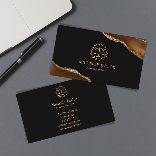 Professionell Guld advokat vid advokatbyrån Advyer Visitkort (gold justice scale logo)